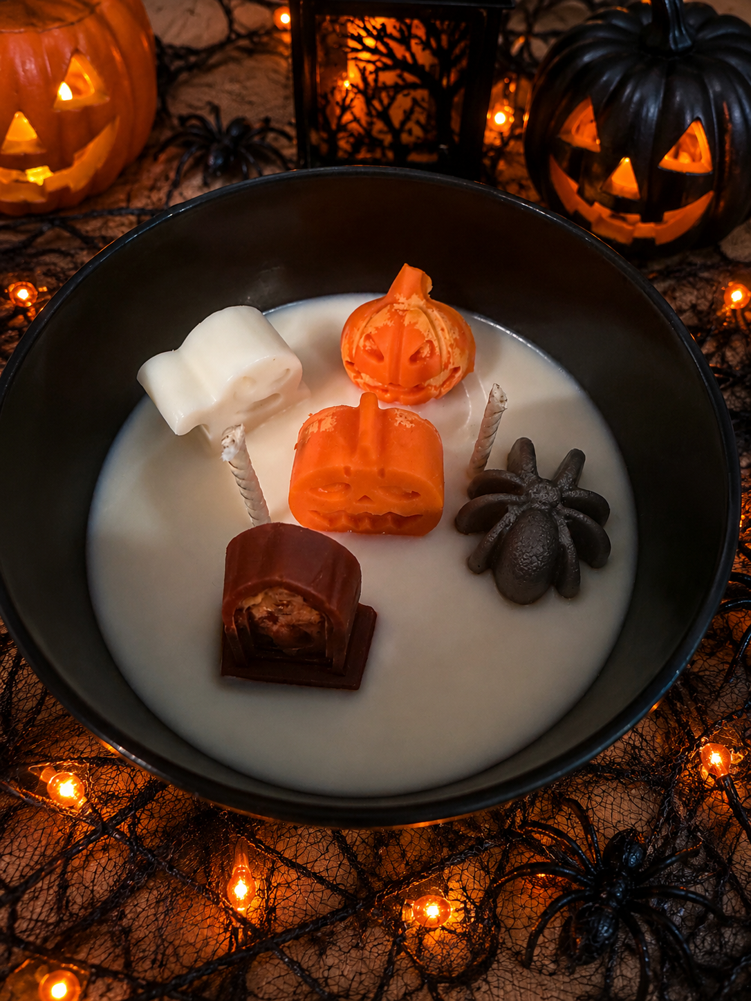 🎃 14 oz. Salted Caramel-Oud Halloween Candle 🕷️